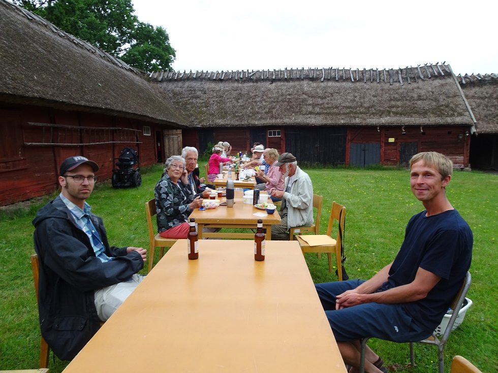 Medlemmar samlade till sillunch midsommar 2020